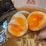 中華麺 きなり - 味玉断面。