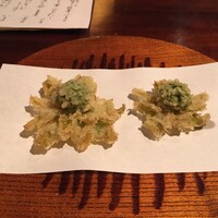 蕎麦懐石 無庵 - 蕗の薹の天ぷらは、衣がホロっと崩れ、苦く、甘い。