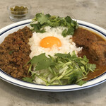 シンゴカレー - チキンとキーマのあいがけ