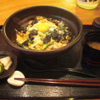 馳走いなせや - 親子丼。全体はこんな感じです。