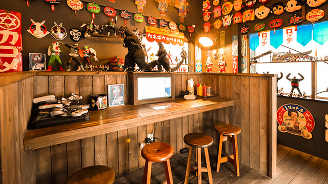 座席 : 昭和レトロBAR 駄菓子 博多店 - 渡辺通/居酒屋 | 食べログ