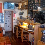 イタリア郷土料理 エヴィーバ！ - モニターでイタリアの映像を流しています。