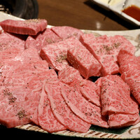焼肉 大河 - 豪華スペシャル肉盛り（大河特選和牛フィレ、大河特選リブロース炙り、特選リブロース角切り、特選リブロース）