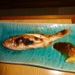 海鮮問屋　博多 - のどぐろの塩焼き。価格帯は下から3番目くらい。