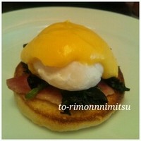 フレンチ キッチン - ソースが硬いエッグベネディクト