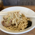 Niboshi Ramen Kogarasumaru - 【限定】鯛煮干そばver白　
                        味付うずら
                        
                        麺リフトアップ