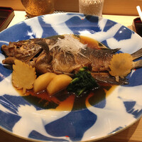 鮨 天使 - メバルの煮魚に添えられたお野菜の切り込みも手が込んでます＾＾