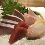 Tachinomi Atariya Shokudou - お造り5種盛り　マグロ,ヒラメ,石鯛,ハマチ,カンパチ