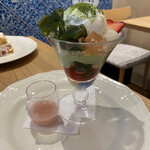 アフタヌーンティー・ティールーム - 宇治抹茶と苺のパフェ