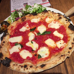 Pizzeria&bar La Don Na - ランチマルゲリータ。サラダ＋ドリンク付き880円