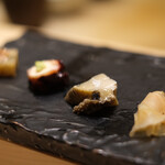 江戸前 鮨 服部 - 蒸し鮑、煮鮹、数の子