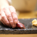 江戸前 鮨 服部 - 赤身のヅケ