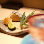 江戸前 鮨 服部 - サワラの幽庵焼き