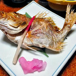 Aduma Ya Ryokan - 夕食「鯛の塩焼き」