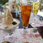 モーニング - パルフェとアイスティー、奧は友人の林檎ジュース