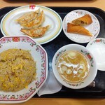 餃子の王将 - 「焼き飯ランチ」700円。