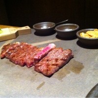 吟味屋 天満店 - モモ肉レアステーキ