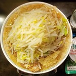 らーめん大 - ラーメン720円　にんにく普通、野菜まし　