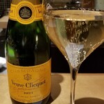 馳走 啐啄一十  - お酒①ヴーヴ・クリコ・ポンサルタンNV(シャンパーニュ、フランス)
      葡萄品種:非公開