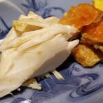 馳走 啐啄一十  - (01)渡り蟹(山口県徳山産、雌)、内子載せ土佐酢ジュレ
      渡り蟹の産卵期は春～夏、雌蟹の旬は春～夏。
      雌蟹は身は淡白ですが内子(卵)の旨みを合わせると変化に富んだ楽しみ方が出来ます。