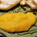 馳走 啐啄一十  - (07)自家製生唐墨(広島県江田島産)
      ペースト状の自家製唐墨はしっとり。
      旨みが濃厚で微かな塩味、主張し過ぎないお酒のお供です。