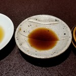 馳走 啐啄一十  - 薬味
      オリジナル調合の醤油
      28年間継ぎ足しのポン酢
      真妻山葵(静岡県伊豆天城産)
      塩(地中海キプロス産)