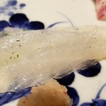 馳走 啐啄一十  - (09)虎魚(愛媛県来島海峡産、1日寝かせ)
      産卵期は初夏～夏、通年を通して美味しい
      虎魚本来の味わいを寝かせることで穏やかながらも上質な旨み&甘みを引き出しています