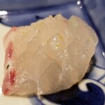 馳走 啐啄一十  - (10)真鯛(愛媛県来島海峡産、4kg雄、3日寝かせ)
      桜鯛の雌は卵に栄養が移り状態は悪い
      雄はそこまで落ちませんが産卵期は良くない
      しかし水揚げされた数百の真鯛から厳選したものはオールシーズンで最良