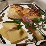 馳走 啐啄一十  - (18)炭火焼き白甘鯛(5日寝かせ)、茗荷
      (19)煮朝掘り筍