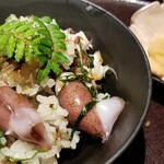 馳走 啐啄一十  - (22)蛍烏賊(富山県富山湾滑川沖産、雌)&炭火焼き赤鯥(山形県庄内産)の炊き込みご飯
      スーパーで売ってる蛍烏賊の倍サイズ
      産卵直前で卵の旨みが超絶で悶絶！
      人生最高の蛍烏賊で間違いありません！