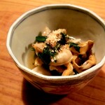 肴町 匙 - 貝ひもと春菊の煮浸し