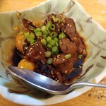 居酒屋 紅あかり - 比内地鶏のもつ煮込み 580円