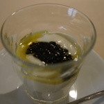 フォリオリーナ・デッラ・ポルタ・フォルトゥーナ - ホワイトアスパラガスのムースにイタリア産オシェトラのキャビア