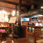 ワンポンド - 店内は清潔で落ち着いた雰囲気です