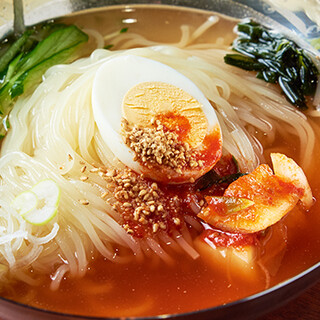 Homemade Cold Noodles that are perfect for finishing the dish! Kimchi and other special dishes are also available♪