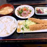 十八番 - 牛タタキとイワシフライ定食。¥850。