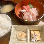 Uotake - 刺身定食950円