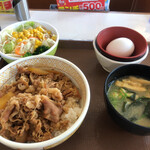 すき家 - 牛丼並サラダセット　500円