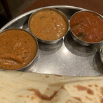 南インド料理ダクシン - Aセット　左からバターチキンカレー(甘口)、たまごカレー(中辛)、南インド風なすカレー(辛口)