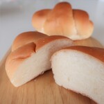 パンのペリカン - こんなに目の詰まったロールパン見たことある？