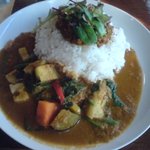 curry diningbar 笑夢 - ハーフ&ハーフ 880円 キーマカレーと野菜カレー♪