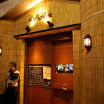 千年葡萄家 - 高架下にあります