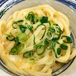 こだわり手打ちうどん 山 - 混ぜたあとの釜玉　