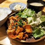 酒場食堂 もんぱち 坂ノ上 - 料理写真:豚バラとキノコの豆板醤炒め
