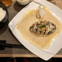 旬菜ステーキ処 らいむらいと - お箸で食べるハンバーグ200g（¥1380）