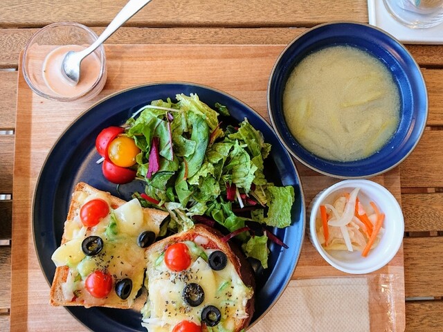 しゃきしゃきキャベツのピザトーストランチ By H ななせ 空と大地と つつじケ丘 カフェ 食べログ