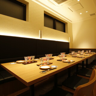 Accommodates up to 12 guests. *The entrance area is separated by a noren curtain.