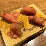 焼肉 ジャンボ - 炙り和牛にぎり 1貫 600円