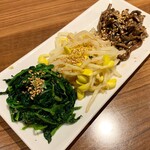 焼肉 ジャンボ - ナムル盛合わせ 640円