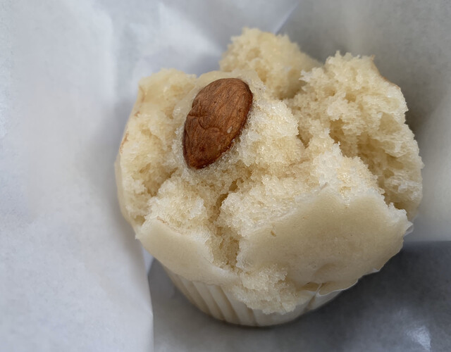 天然酵母の蒸しパン屋　まるぱん - 輪西（パン）の写真